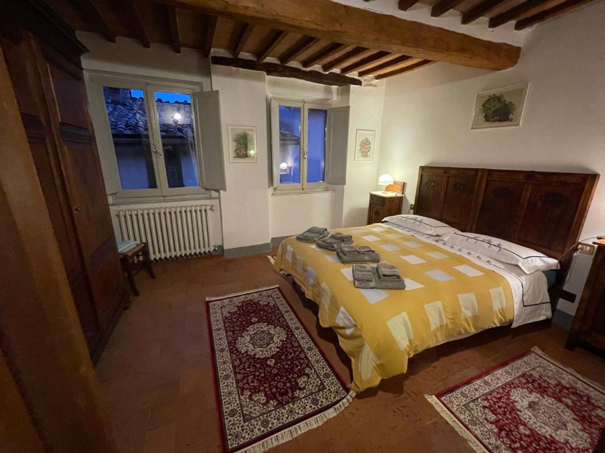 Pulcinella Tipico Centro Storico Montepulciano Stazione